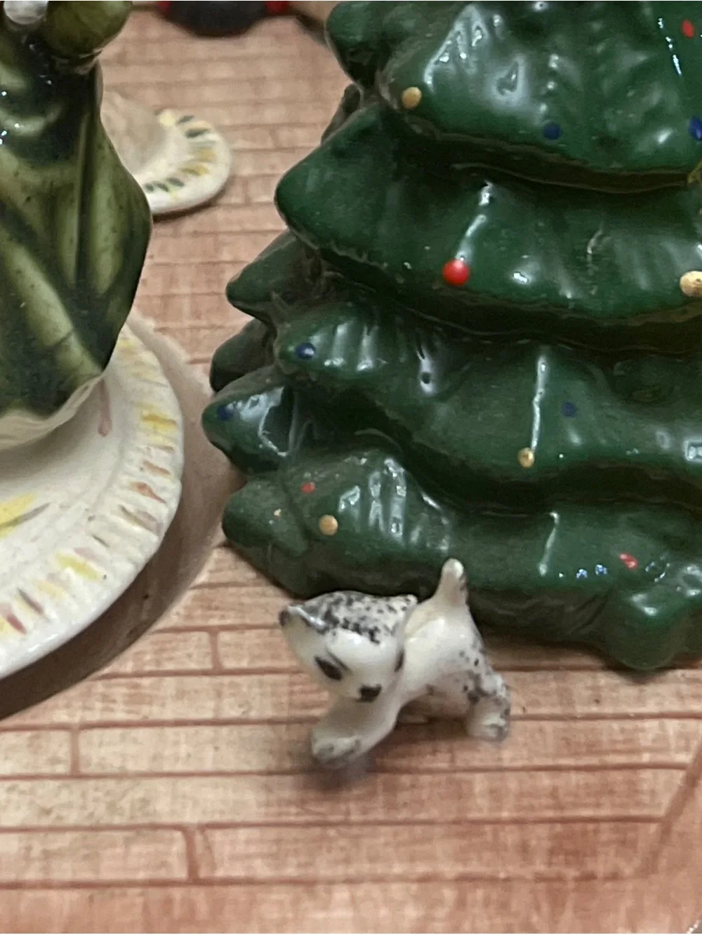 Kitschy Christmas Ceramic Music Box Santa Mrs Claus Tree Cats Dog Fireplace